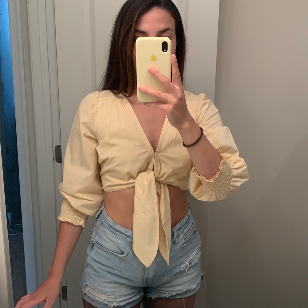 Beautiful Abercrombie & Fitch cropped tie top